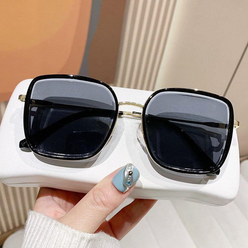 2025 New Gradient Color High-End Large Frame Sunglasses Bare Face Slim Personality Net Celebrity Anti-Ultraviolet Female Sunglasses
